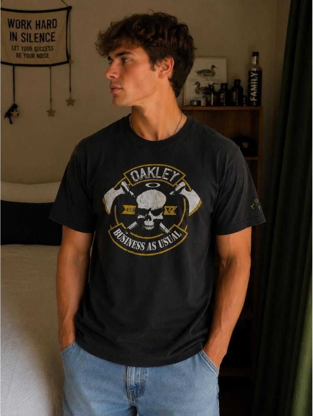 Oakley Men's Black and Grey Tshirt